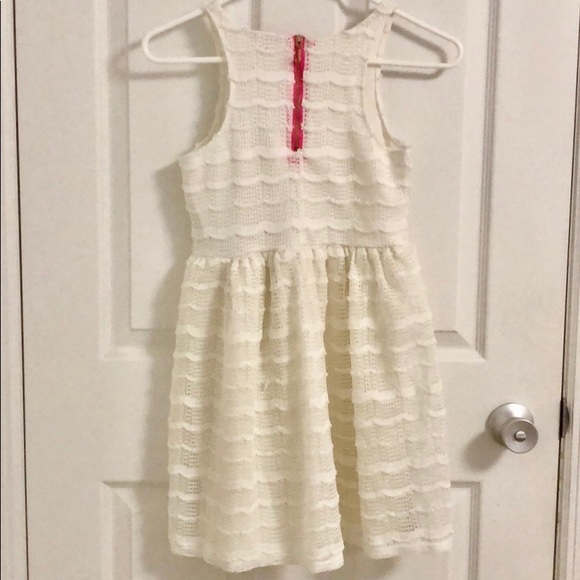 Girl’s dress - Picture 2 of 3